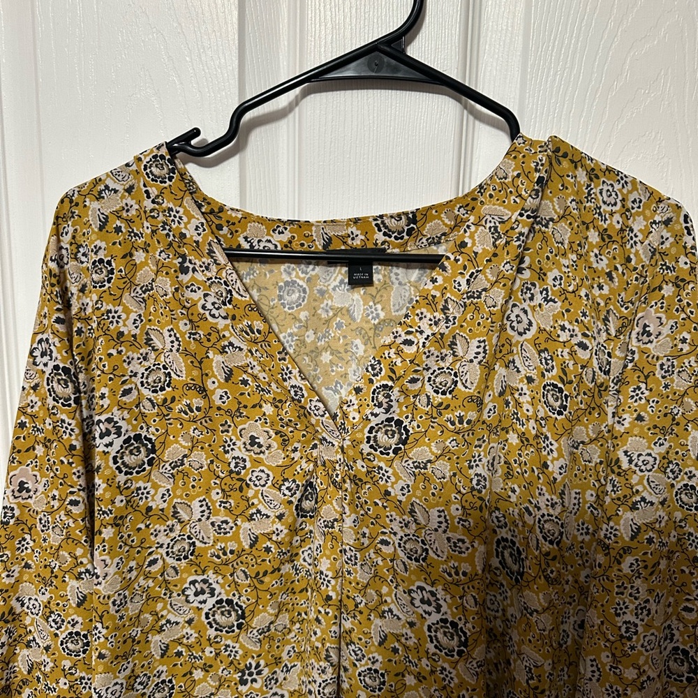 Ann Taylor Popover Blouse Large Golden/Yellow With Floral Design - Picture 3 of 3